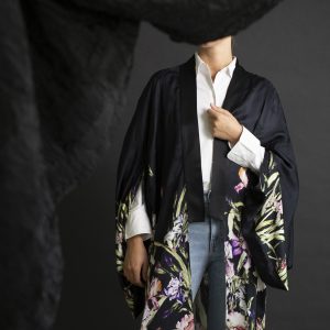 BERENICE - Kimono classico iris blossoms, Black